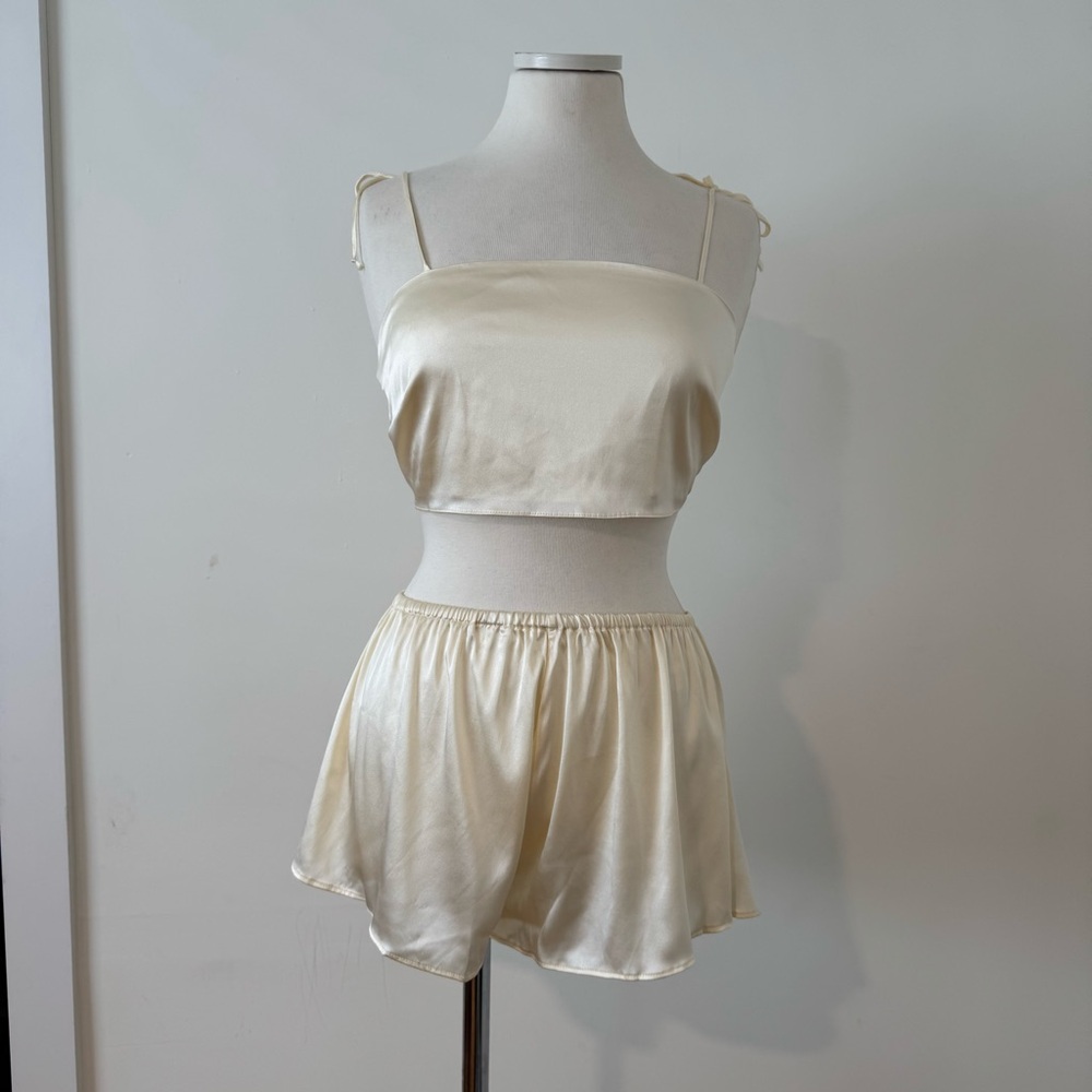 NWOT Courtyard LA Ivory Silk Top and Short Set M